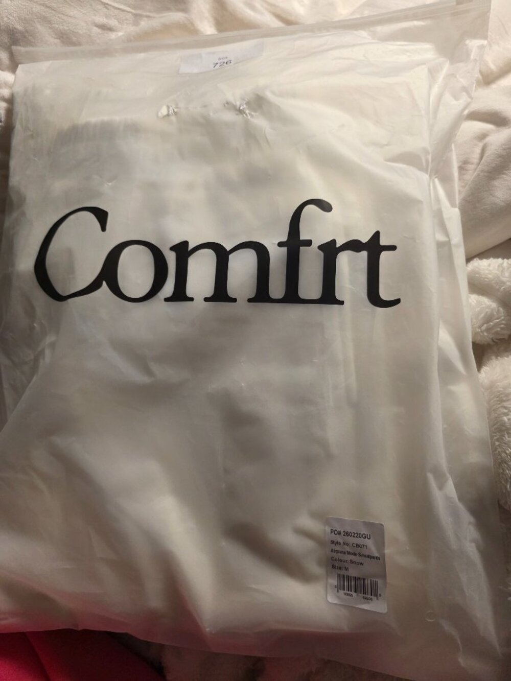 Comfrt Travel Essentials sweatpants in the color Snow